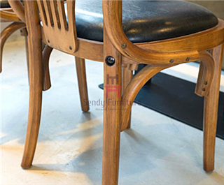 Cuoio di legno d'annata che pranza le sedie con le sedie di legno di nozze della quercia dei braccioli