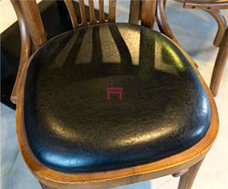 Cuoio di legno d'annata che pranza le sedie con le sedie di legno di nozze della quercia dei braccioli