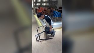 Sedia da pranzo scultorea in legno di frassino dal design moderno